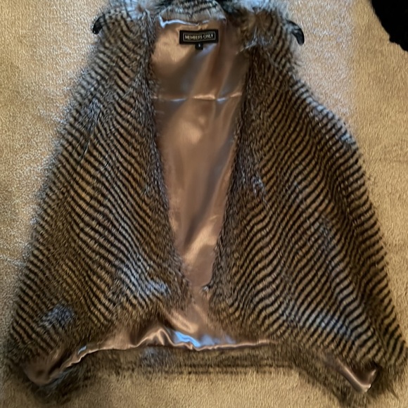 Members Only Faux Fur Vest - Picture 5 of 5